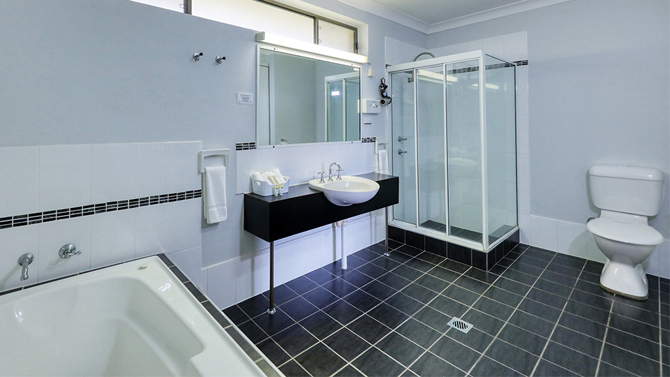 Queen Room with Spa